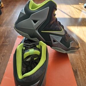 Nike Lebron XI Size 7y